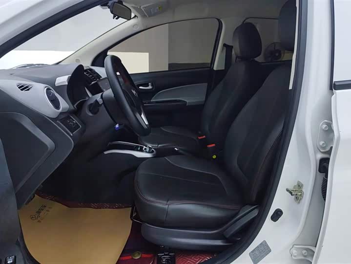 Фото 9 - Changan BenBen E-Star