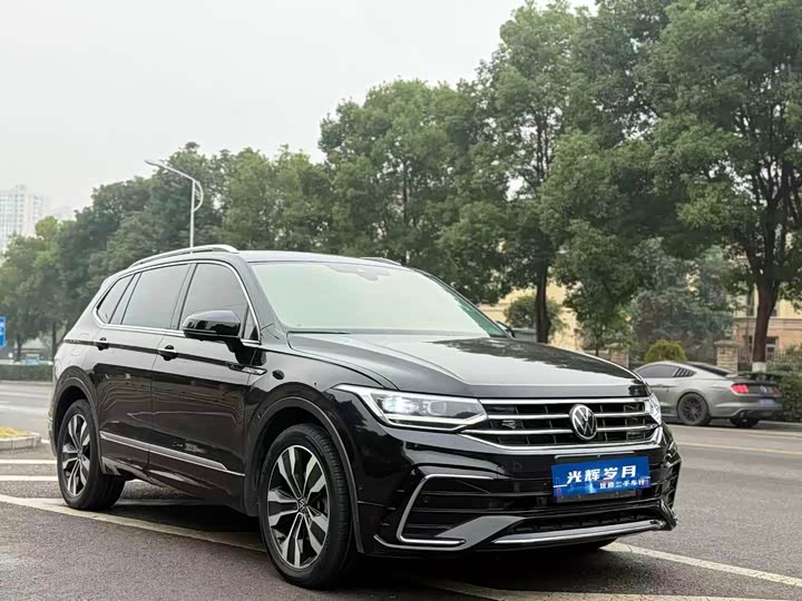 Фото 3 - Volkswagen Tiguan L Pro
