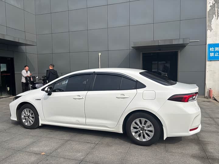 Фото 7 - Toyota Corolla