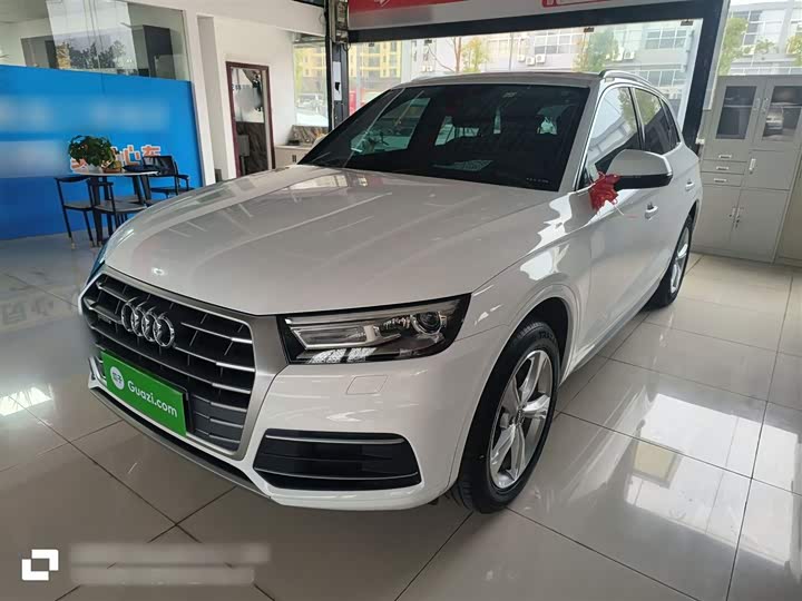 Фото 1 - Audi Q5L