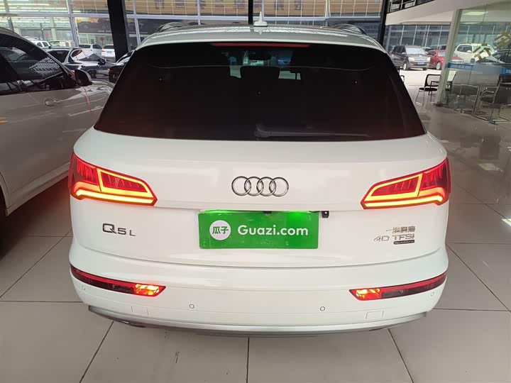 Фото 6 - Audi Q5L