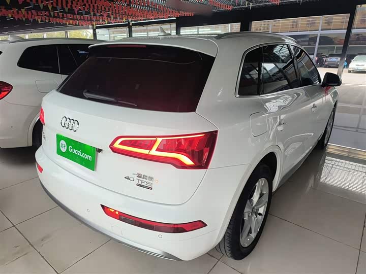 Фото 7 - Audi Q5L