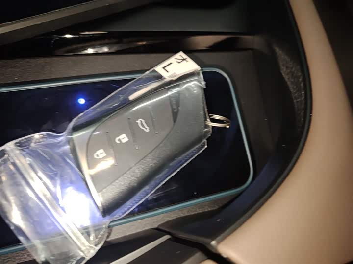 Фото 9 - Lexus ES