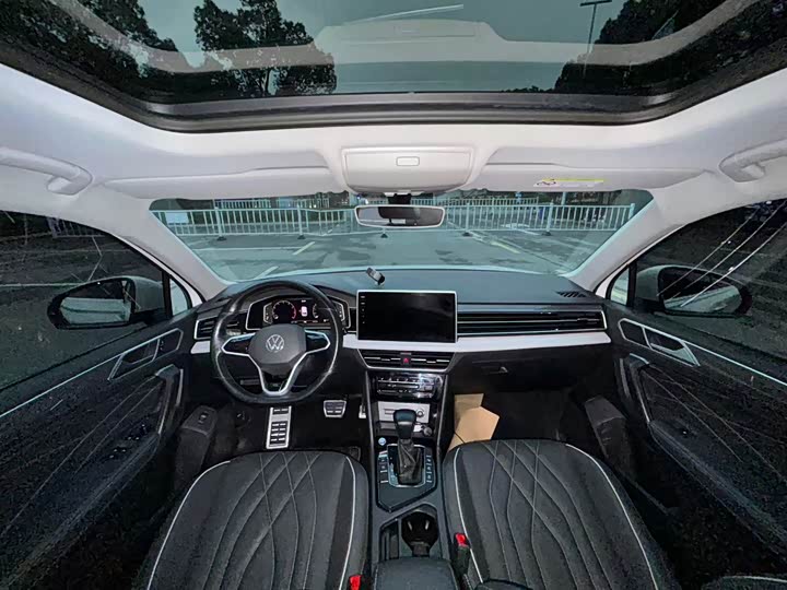 Фото 4 - Volkswagen Tiguan L Pro