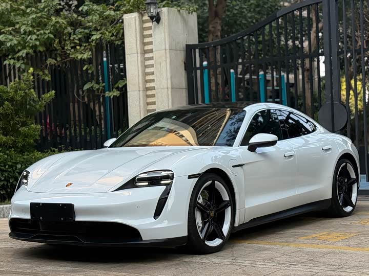 Фото 1 - Porsche Taycan