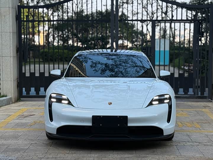 Фото 3 - Porsche Taycan