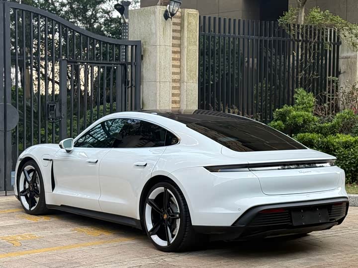 Фото 5 - Porsche Taycan