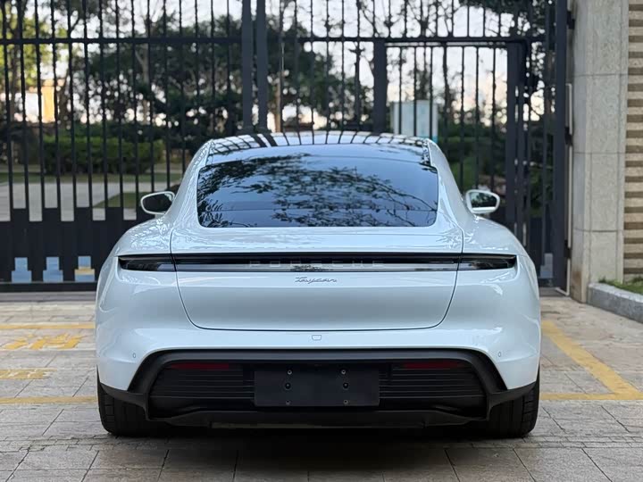 Фото 6 - Porsche Taycan