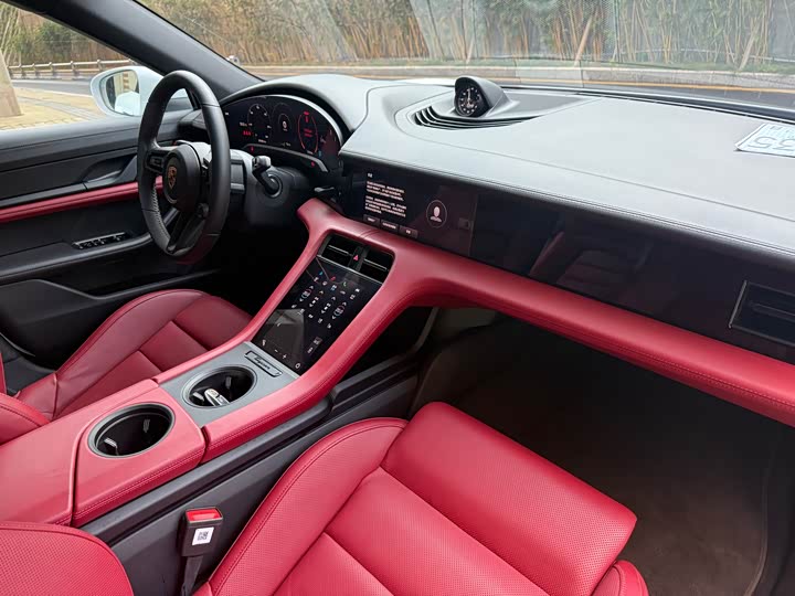 Фото 9 - Porsche Taycan