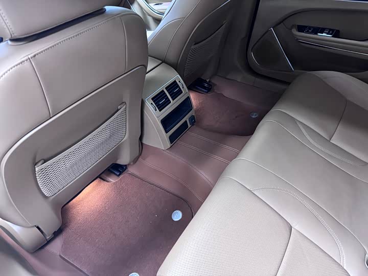 Фото 7 - Jaguar XF L