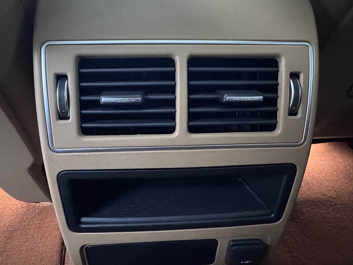 Фото 8 - Jaguar XF L