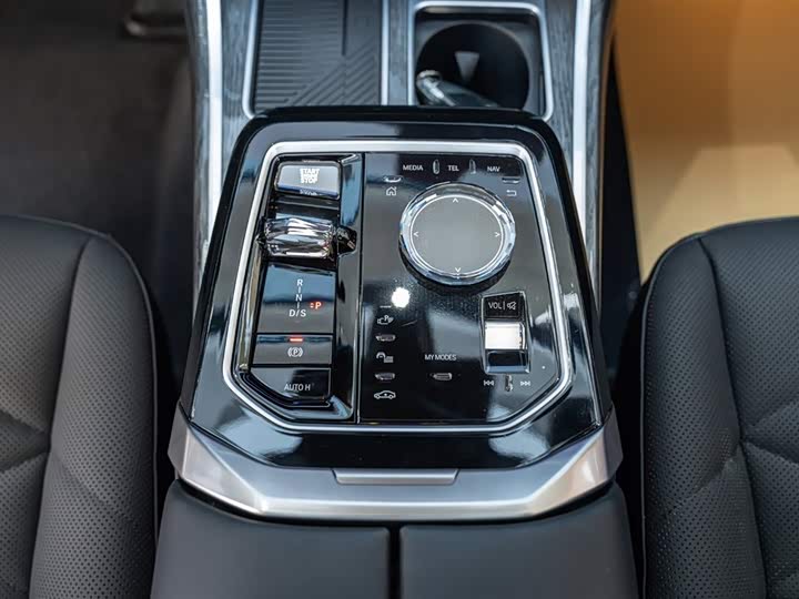 Фото 5 - BMW 7 Series