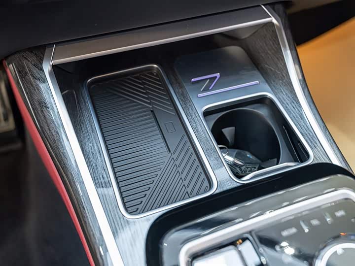 Фото 8 - BMW 7 Series