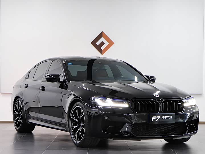 Фото 3 - BMW M5