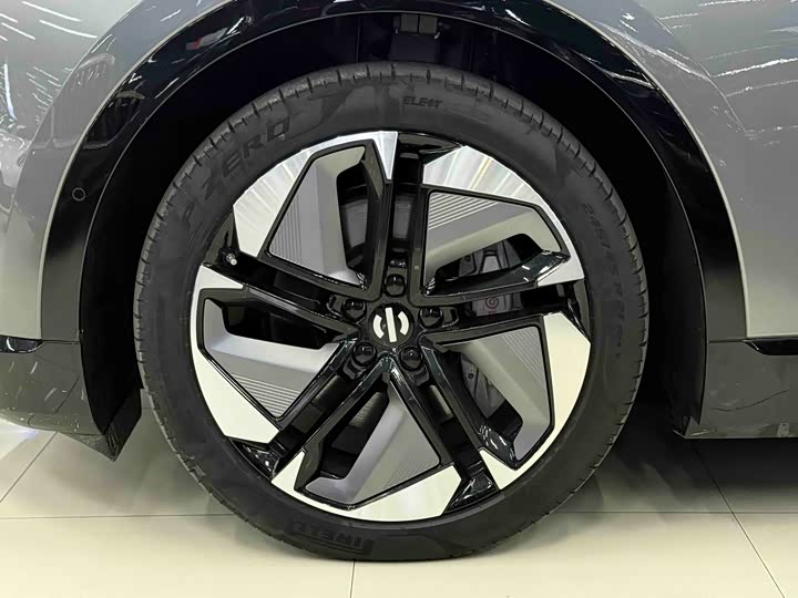 Фото 9 - HiPhi Y