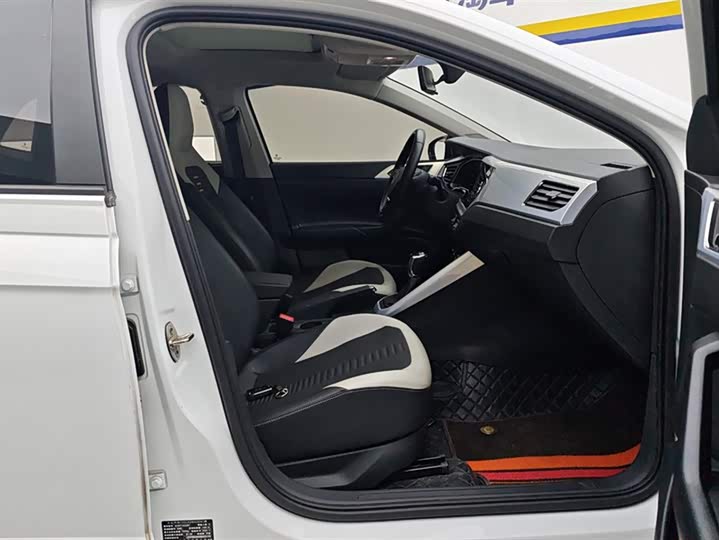 Фото 8 - Volkswagen Polo