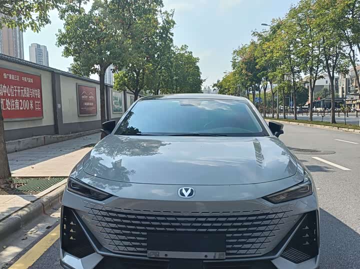 Фото 2 - Changan UNI-V