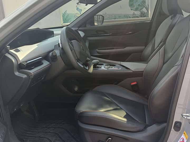 Фото 4 - Changan UNI-V