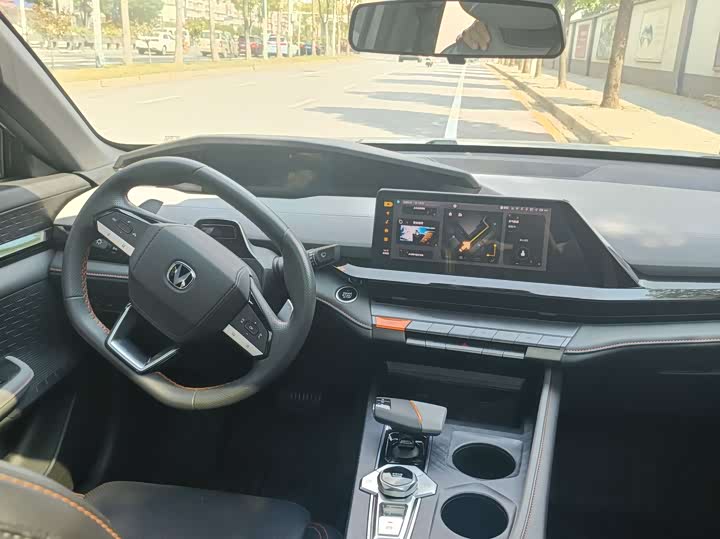 Фото 6 - Changan UNI-V