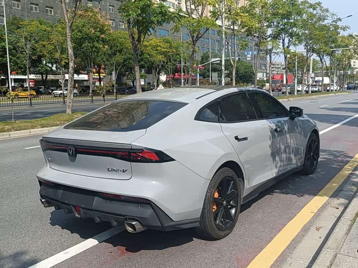 Фото 9 - Changan UNI-V