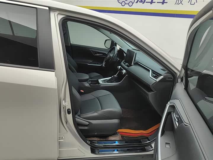 Фото 8 - Toyota Wildlander