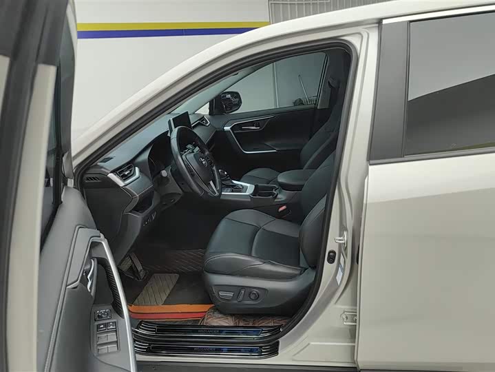 Фото 9 - Toyota Wildlander