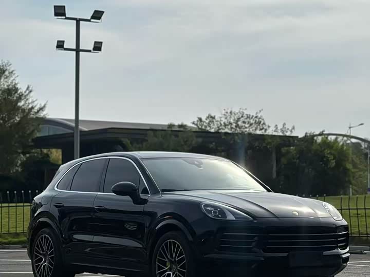 Фото 3 - Porsche Cayenne Hybrid