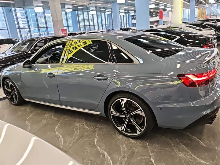 Фото 5 - Audi A4L