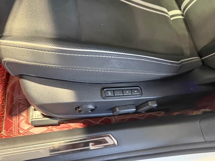 Фото 9 - Volkswagen Golf