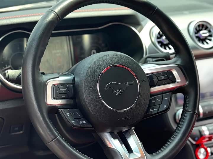 Фото 4 - Ford Mustang