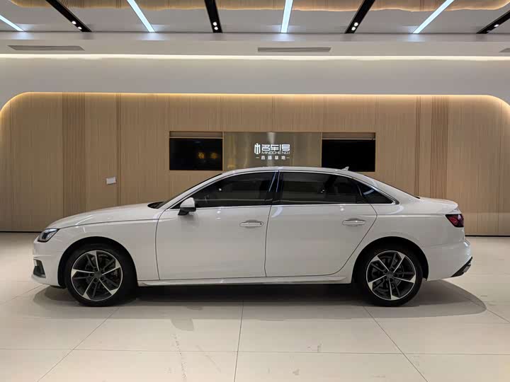 Фото 4 - Audi A4L