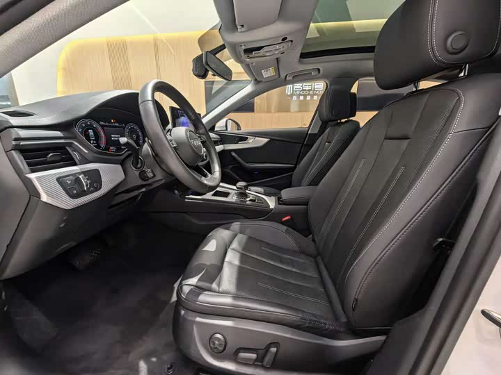 Фото 5 - Audi A4L