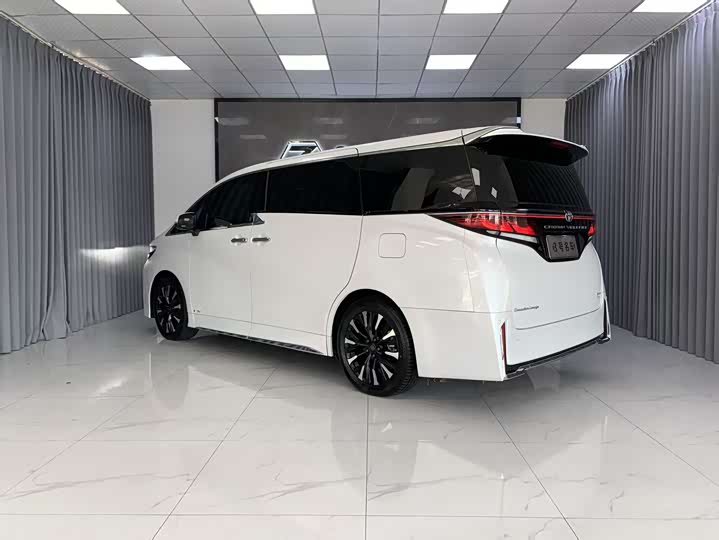 Фото 5 - Toyota Vellfire
