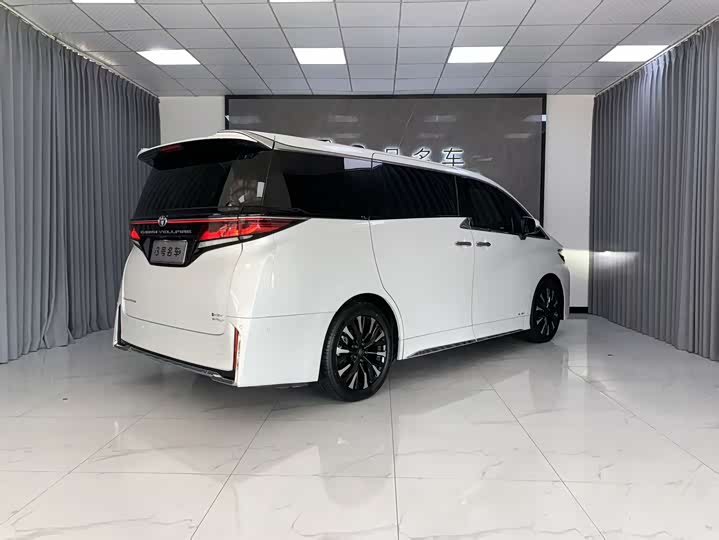 Фото 6 - Toyota Vellfire