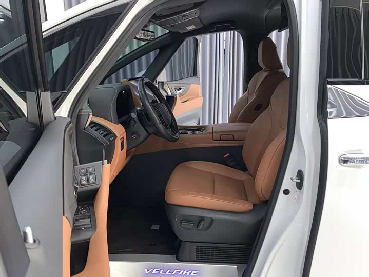 Фото 7 - Toyota Vellfire