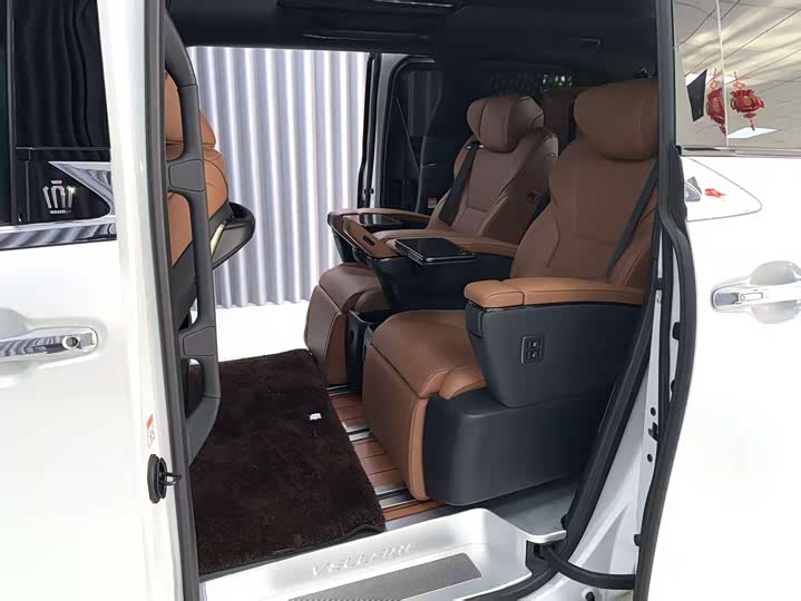 Фото 9 - Toyota Vellfire