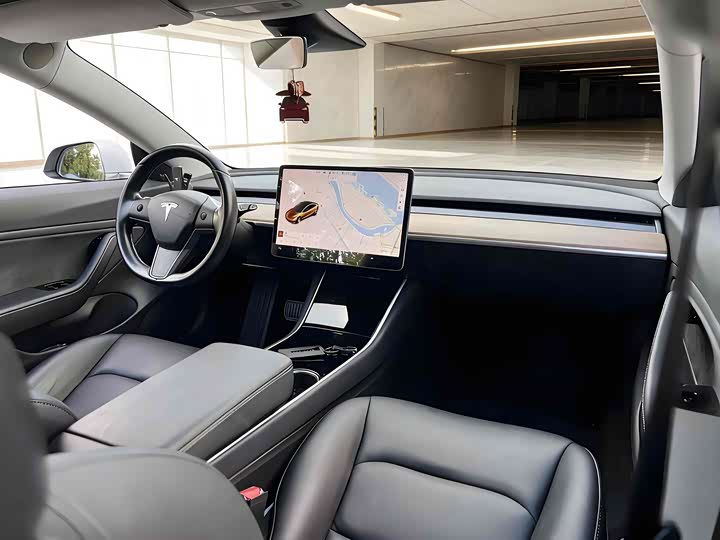 Фото 8 - Tesla Model 3