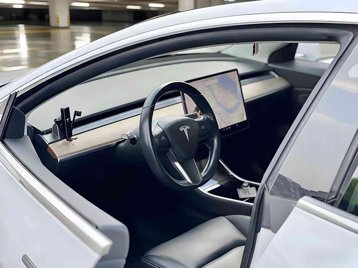 Фото 9 - Tesla Model 3