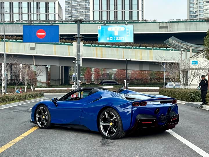 Фото 7 - Ferrari SF90