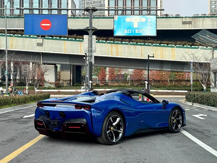 Фото 9 - Ferrari SF90