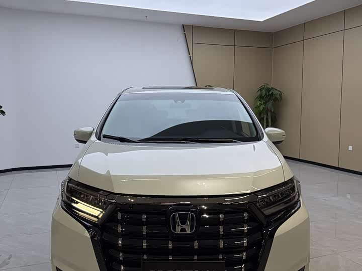 Фото 2 - Honda Elysion