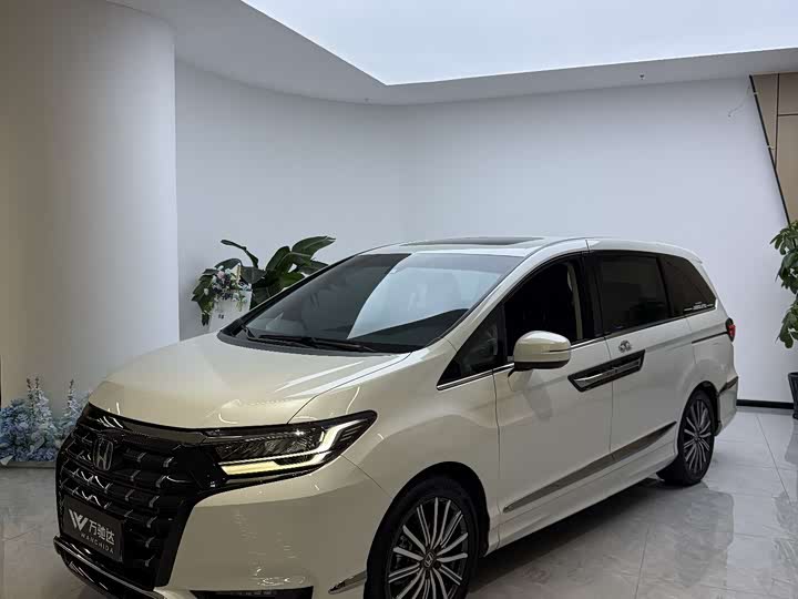 Фото 3 - Honda Elysion