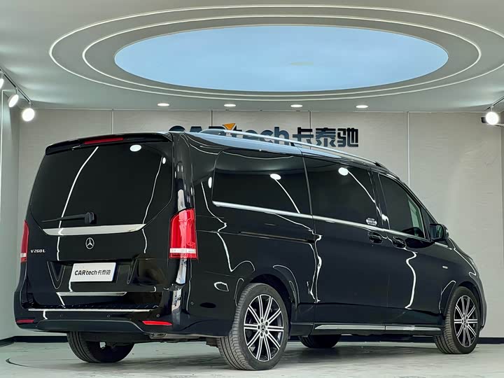 Фото 7 - Mercedes-Benz V-Class