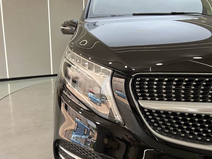 Фото 8 - Mercedes-Benz V-Class