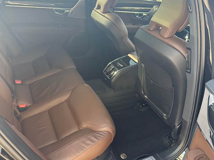 Фото 9 - Volvo S90