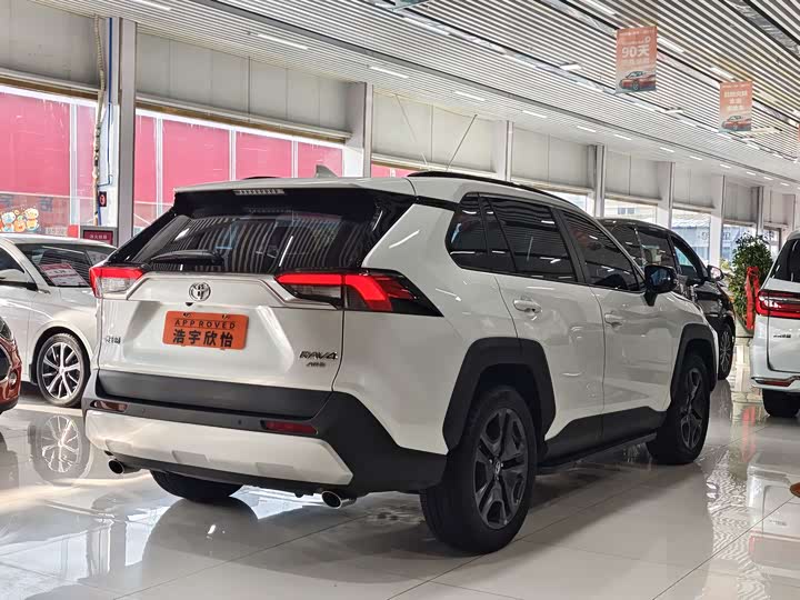 Фото 6 - Toyota RAV4