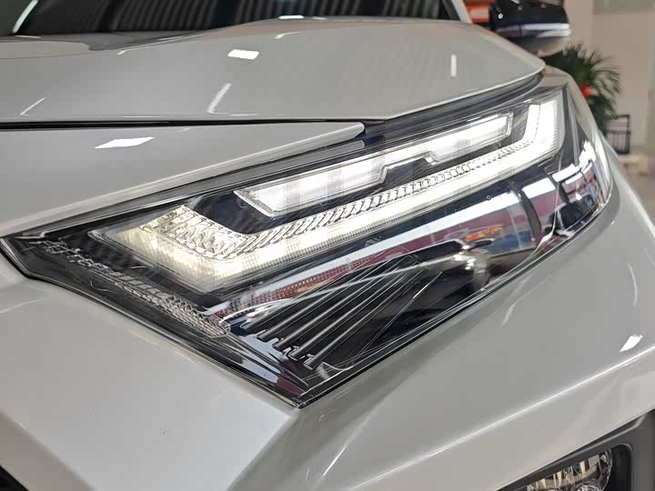 Фото 7 - Toyota RAV4