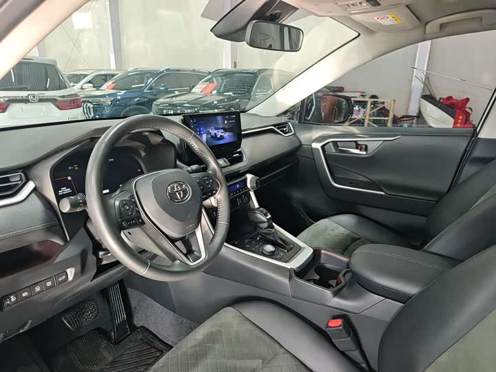 Фото 9 - Toyota RAV4