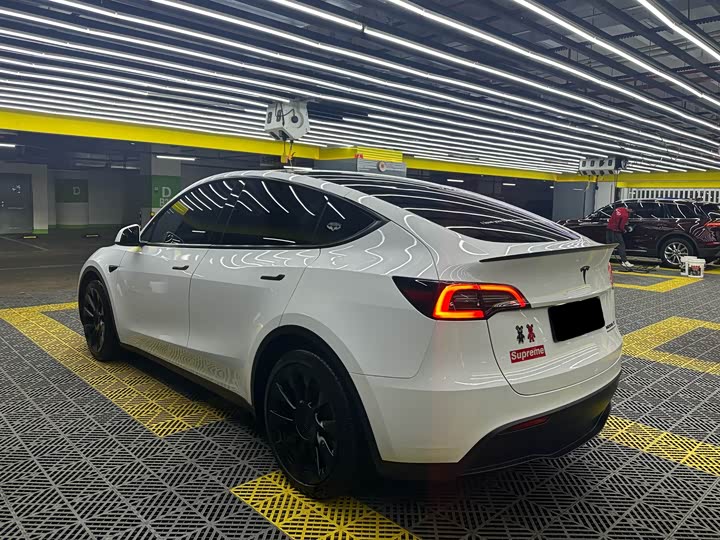 Фото 3 - Tesla Model Y