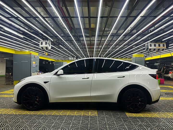 Фото 6 - Tesla Model Y